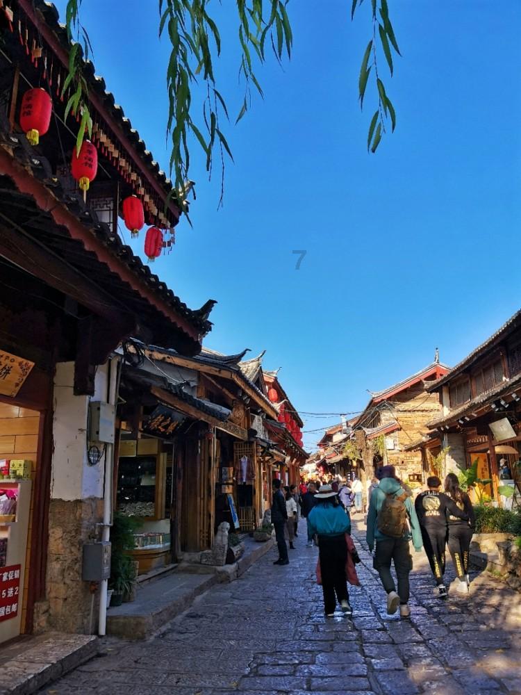 六种短周期元素A、B、C、D、E、F的原子序数依次增大，其中A与E同主族，B与 F同主族，E与F同周期．已知常游戏画面